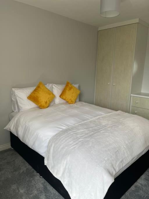 Holiday home 5-bedroom City Centre Townhouse On The Long Walk